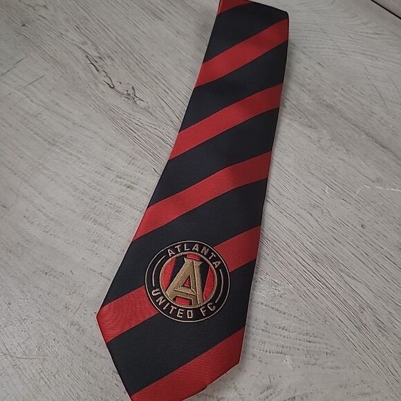 Atlanta United Souvenir Mens Striped Logo Tie Necktie Soccer MLS EUC Polyester - Picture 1 of 5